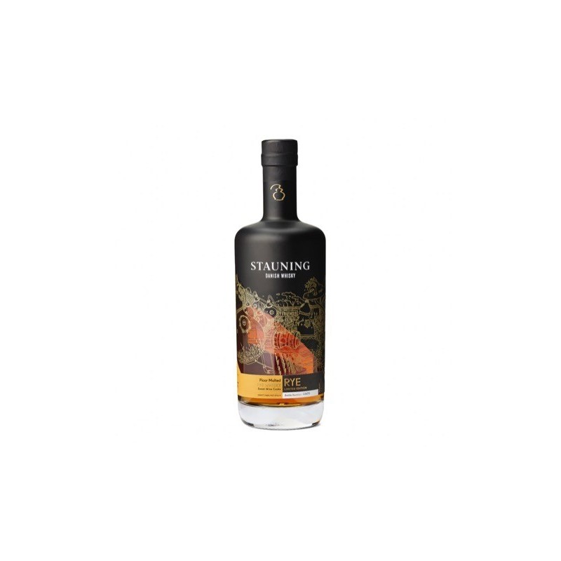 Denne Limited Edition Rye Sweet Wine Cask whisky fra Stauning er destilleret i 04/2018 og tappet i 03/2022.